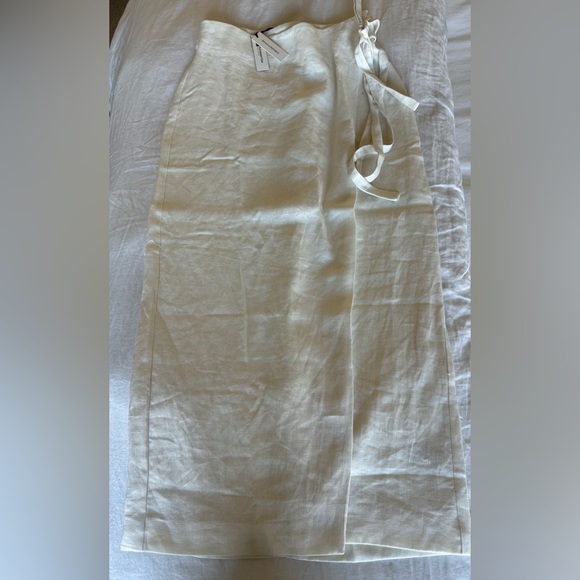 Banana Republic Cream Linen Wrap Skirt